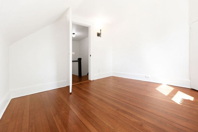 Building Photo - Renovated Home!