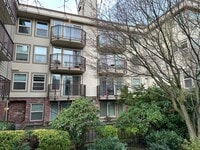 Building Photo - Quiet Updated South Queen 1bd 1bath Condo ...