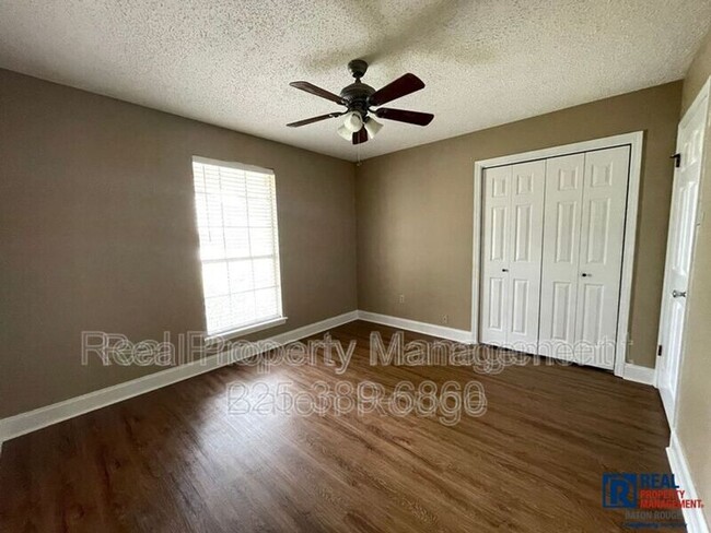 Building Photo - 5536 Parkforest Dr