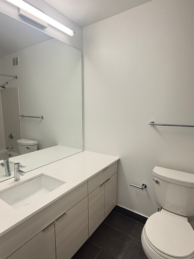 Building Photo - 400 E Ohio St