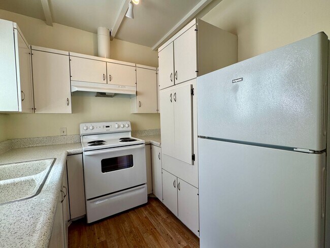 Building Photo - 4284 Third Ave