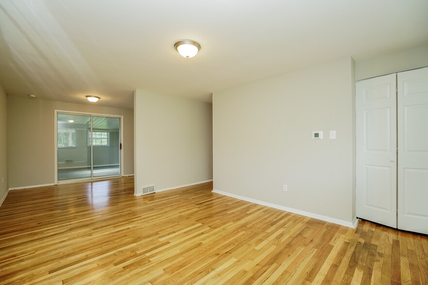 Building Photo - 764 5 Pines Rd