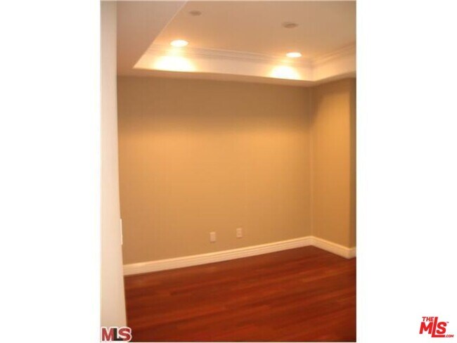 Building Photo - 1135 Rexford Dr