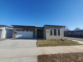 Building Photo - Beautiful Eagle home
