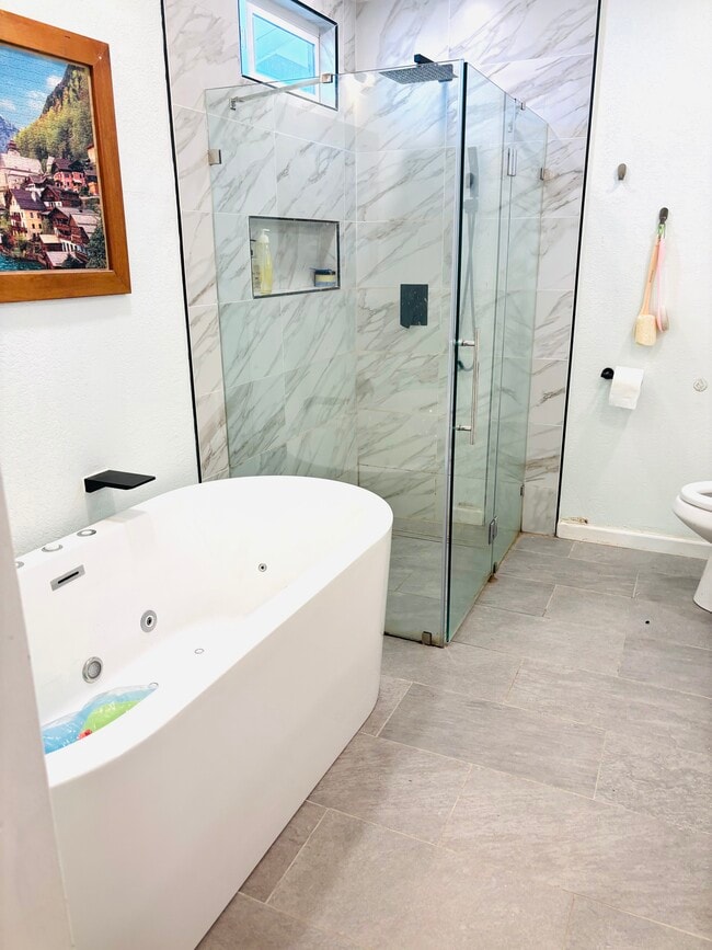 Building Photo - 2506 Cabrillo Dr