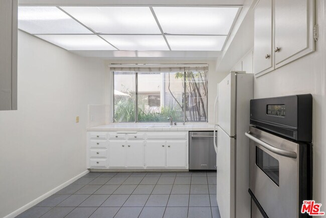 Building Photo - 211 S Wilson Ave