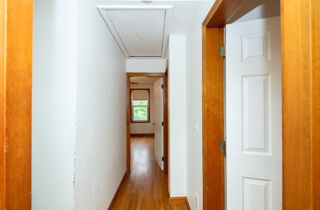 Building Photo - 9 Emerald St