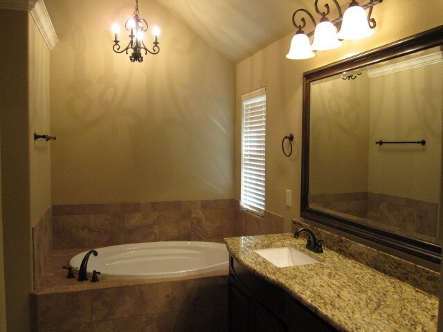 Building Photo - Beautiful 3/2/2 Home in Sandstone Villas