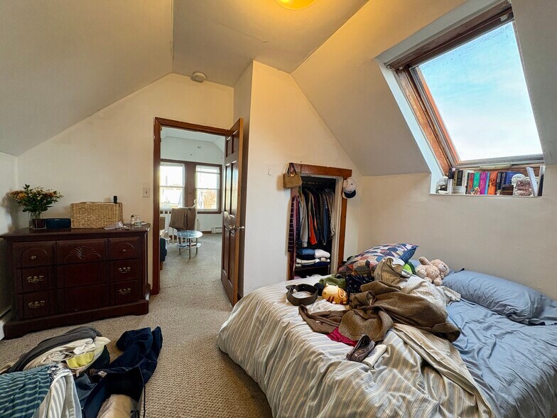 Building Photo - 72 Hillside St