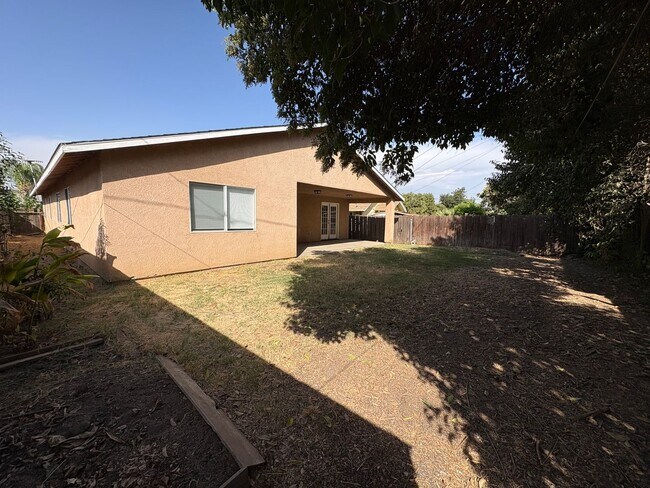 Building Photo - 1747 W Connelly Ave