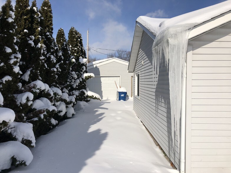 Building Photo - 533 15th Ave