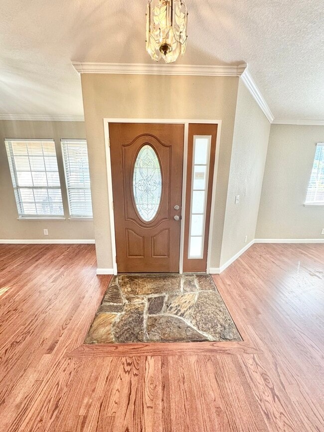 Building Photo - Beautiful 4 Bedroom Single Story For Rent In Roseville!