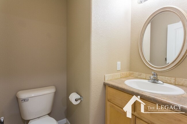 Building Photo - Westside Townhome
