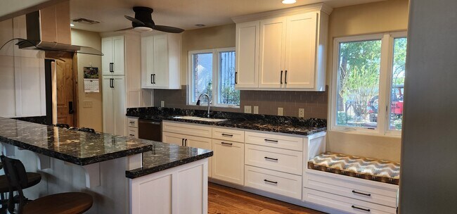 Building Photo - 1710 W Camino Dr