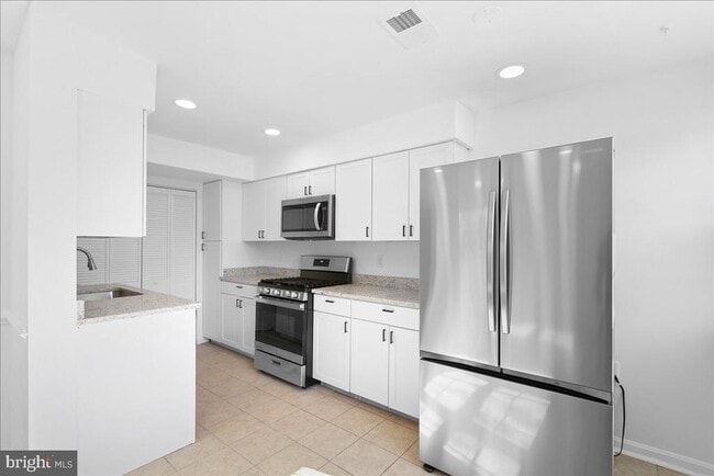 Building Photo - 239 Nottoway St SE