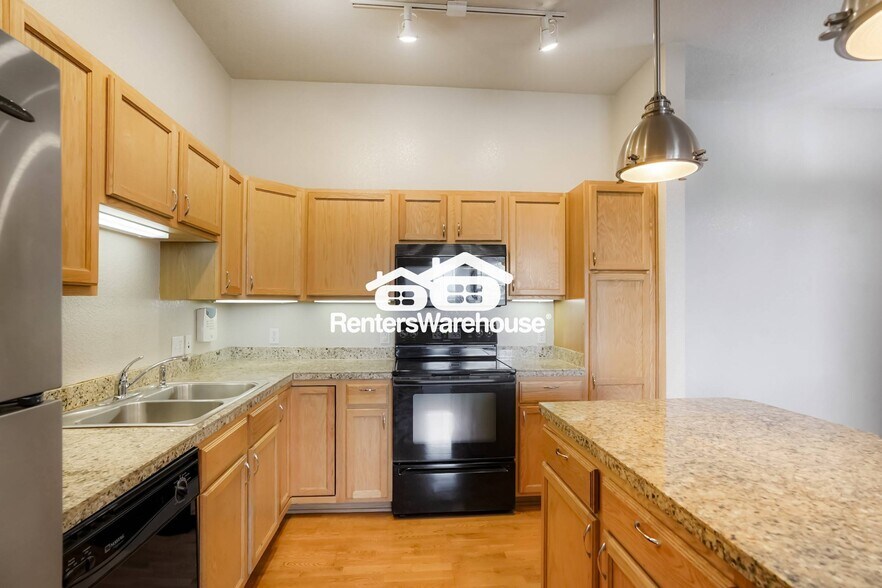 Building Photo - 199 Quebec St