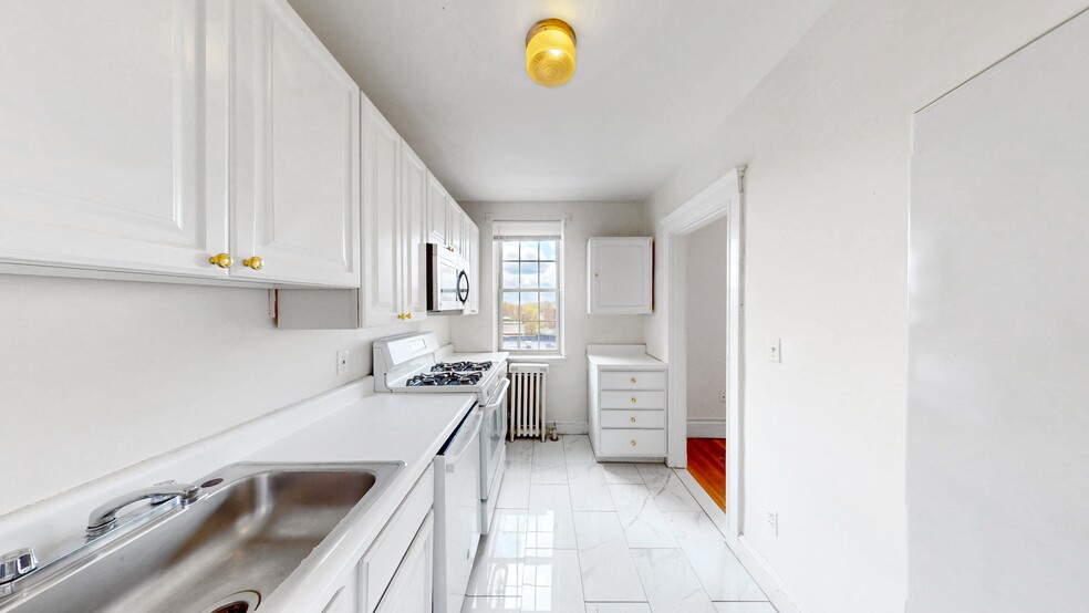 Building Photo - 15 Governors Ave