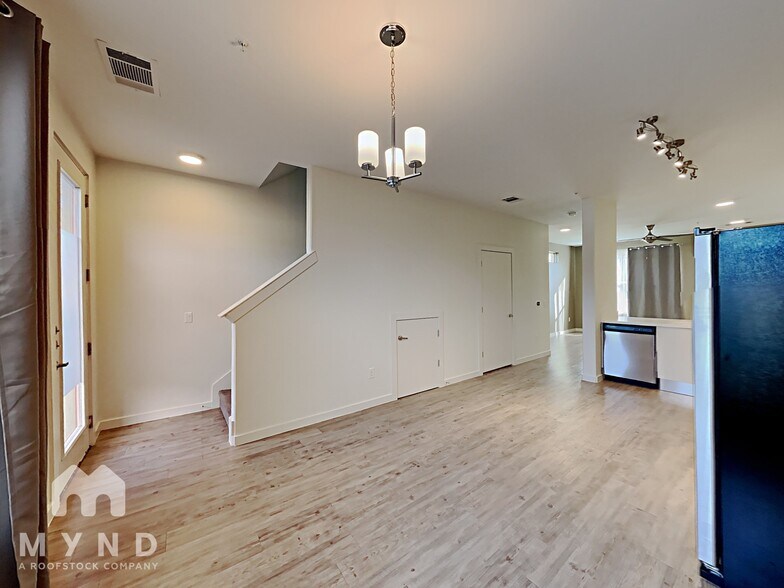Building Photo - 7805 Cooper Ln