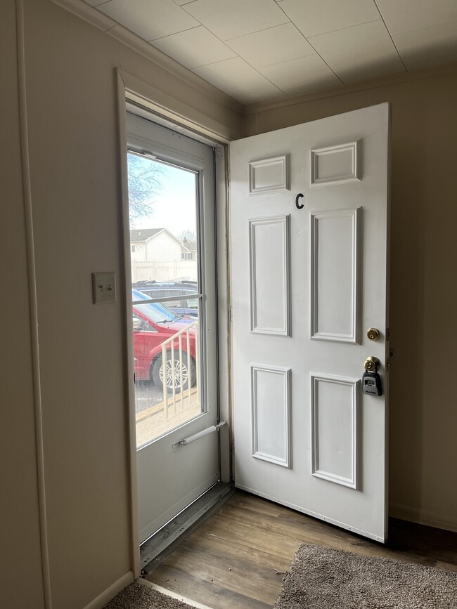 Building Photo - 611 Lincoln Way W