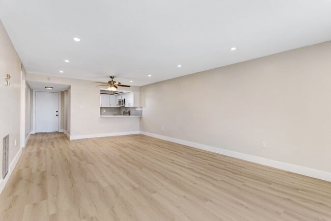 Building Photo - ** COUNTRY CLUB MANOR ** 2 BED / 2 BATH - CONDO - 55+ COMMUNITY - REMODELED - ANNUAL RENTAL