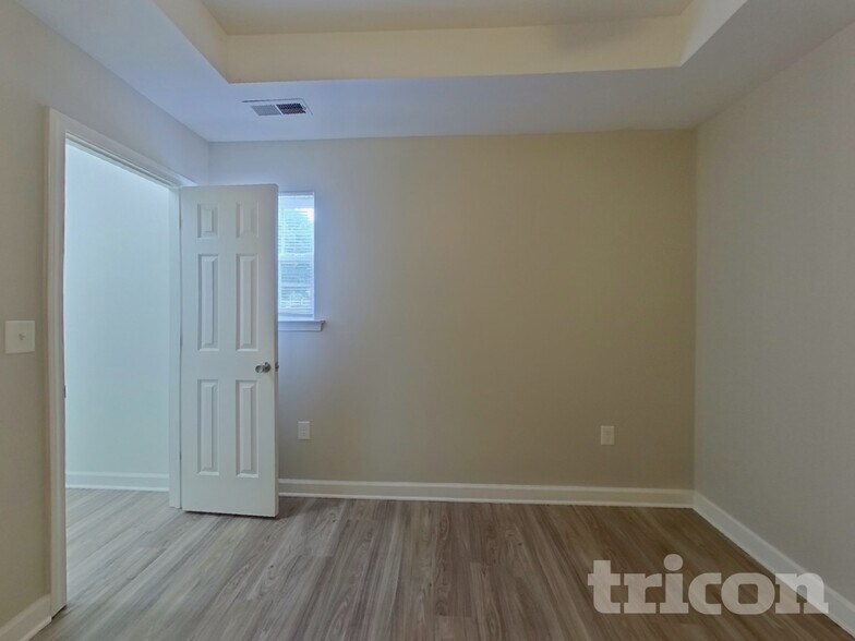 Building Photo - 416 Leecrest Dr