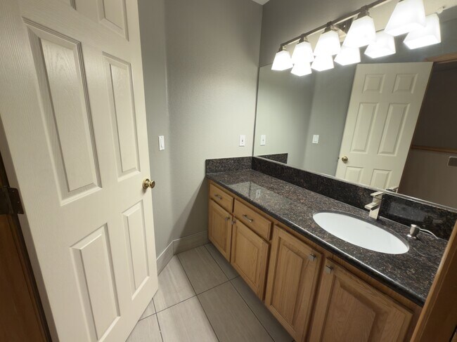 Building Photo - 5124 NW Crady Ln