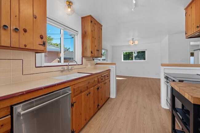 Building Photo - Beautiful 3BR Home with Solar, A/C, and Spacious Yard in San Diego