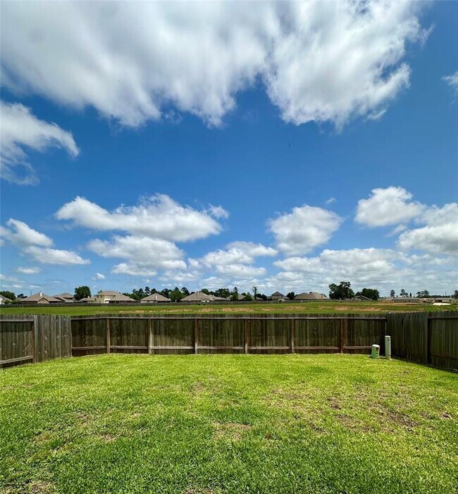 Building Photo - 335 Cumberland Forest Dr