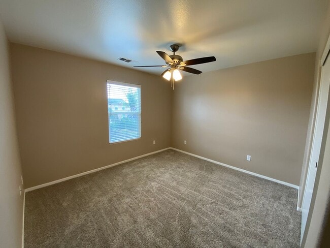Building Photo - Spacious Two Story Home in SW Visalia comi...