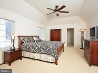 Building Photo - 310 Waynebrook Dr