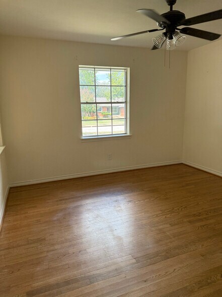 Building Photo - 105 S Weatherred Dr