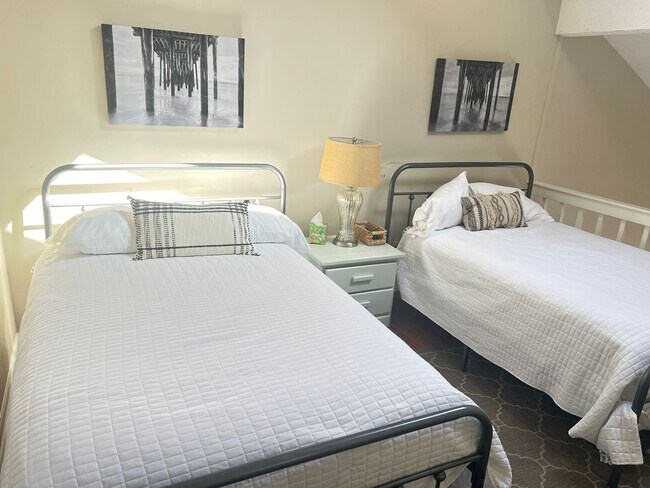 Building Photo - Walk to the Beach! Two-bedroom condo in Myrtle Beach. Adjacent to Beach Access!