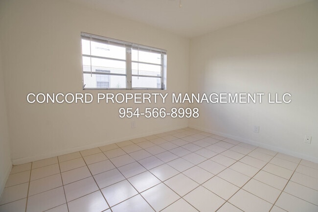 Building Photo - Spacious 2 Bedroom, 1 Bathroom- Pool - Laundry on Site- Fully Tiled- Central AC