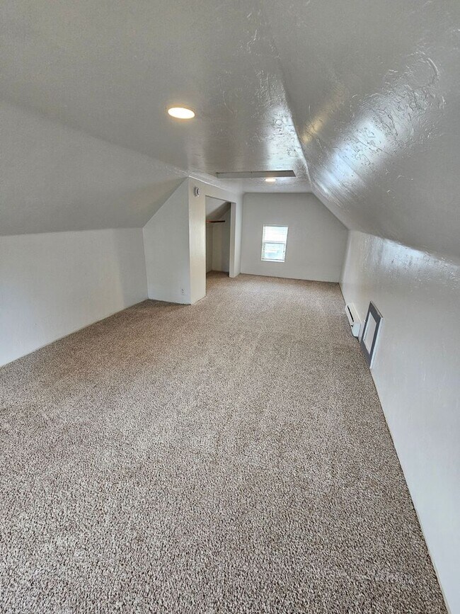 Building Photo - 2206001