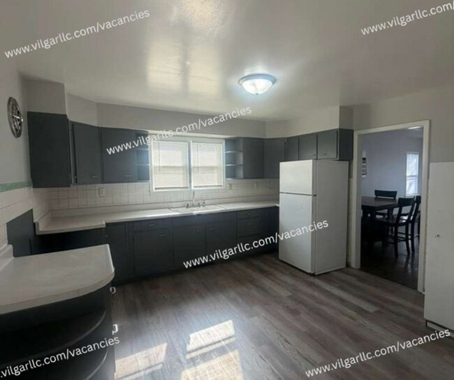 Building Photo - FOR RENT — SPACIOUS 3 BED / 1.5 BATH HOME