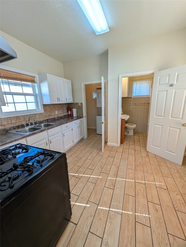 Building Photo - 1222 42nd St