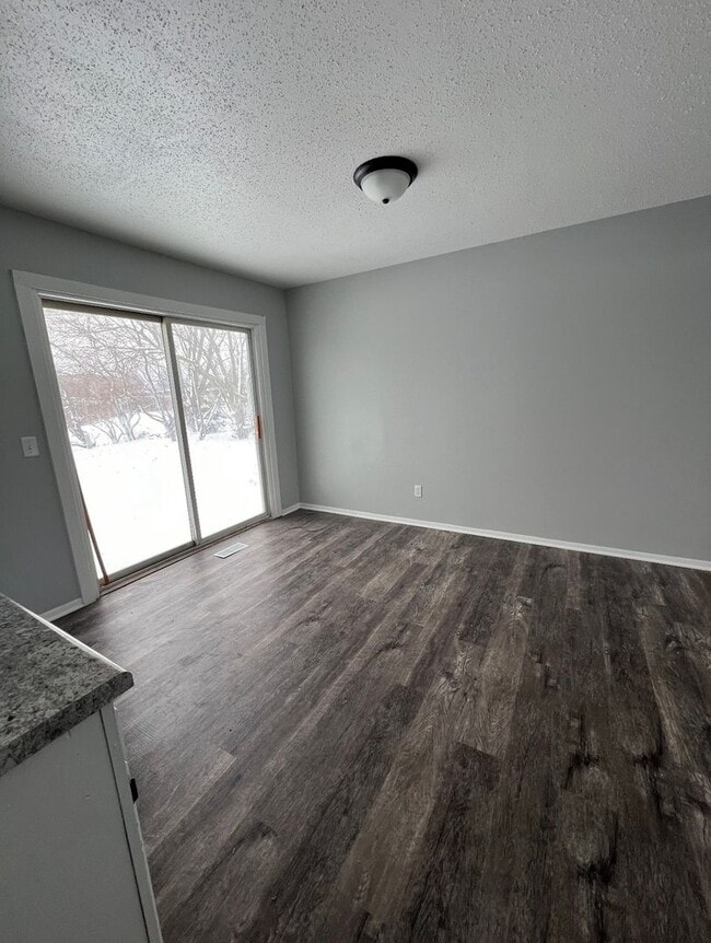 Building Photo - 5437/5439 N Linwood Ave