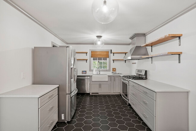 Building Photo - 301 Latimer Rd