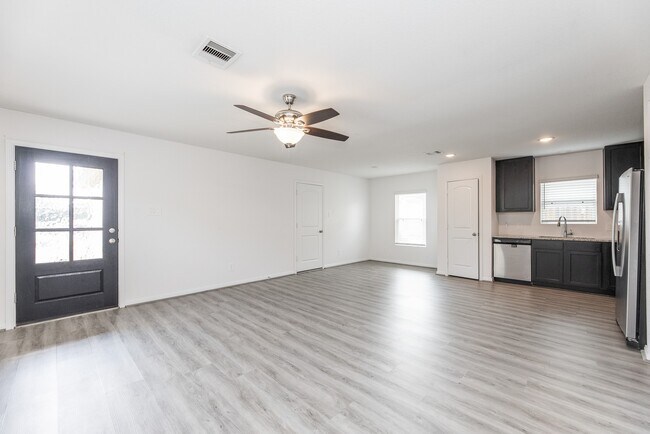 Building Photo - 13010 Sorrento Bay Dr