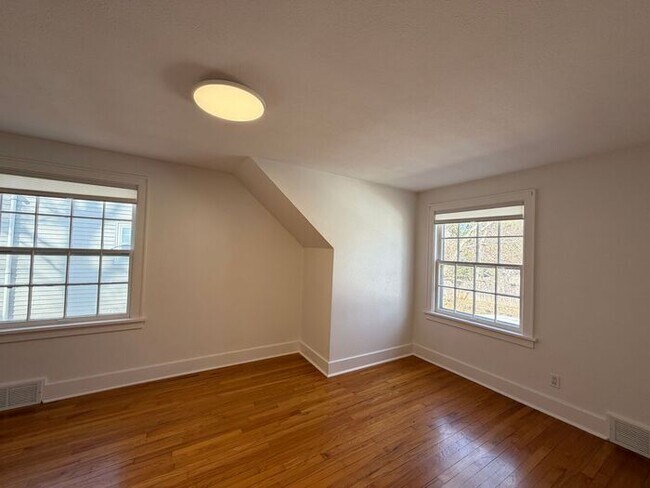 Building Photo - $1,950 | 3 Bedroom, 2 Bathroom House | NO Pets | Available for Immediate Move In!