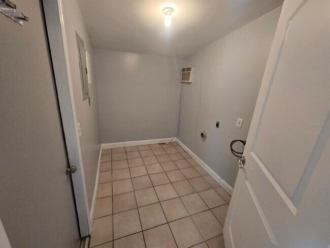 Building Photo - 6804 S Wall St