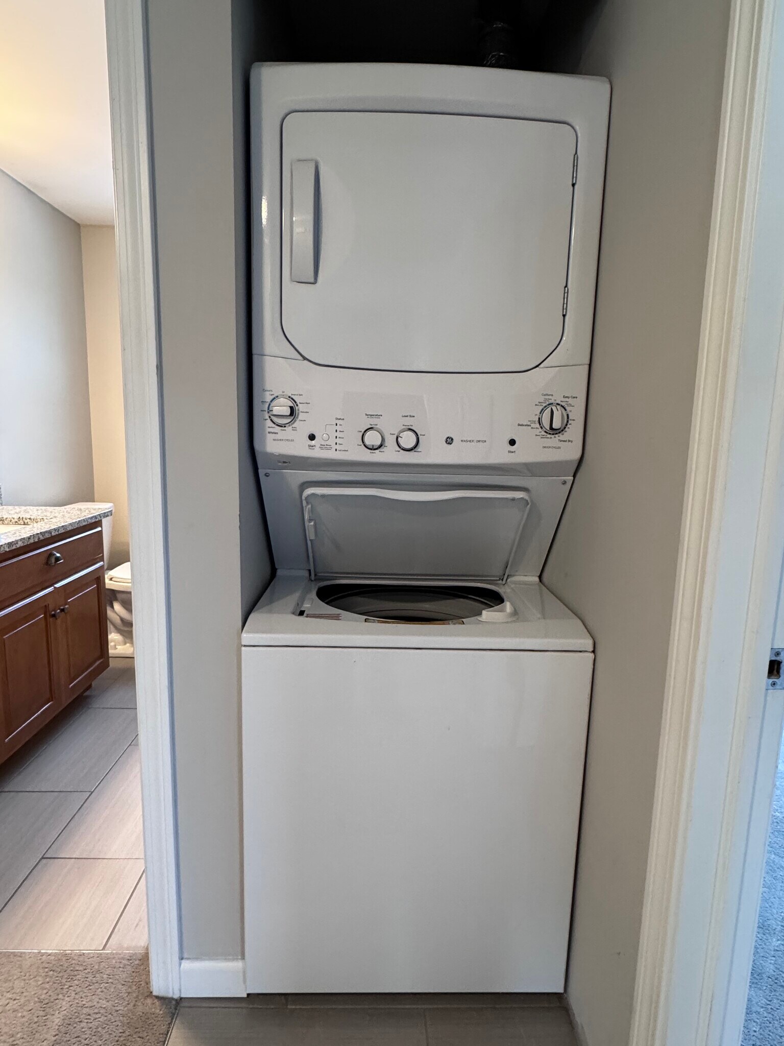 Building Photo - 435 Elmwood Dr