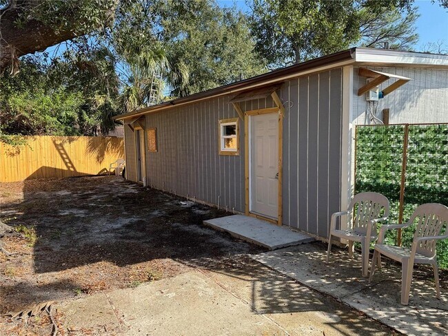 Building Photo - 3719 Meadowbreeze Dr