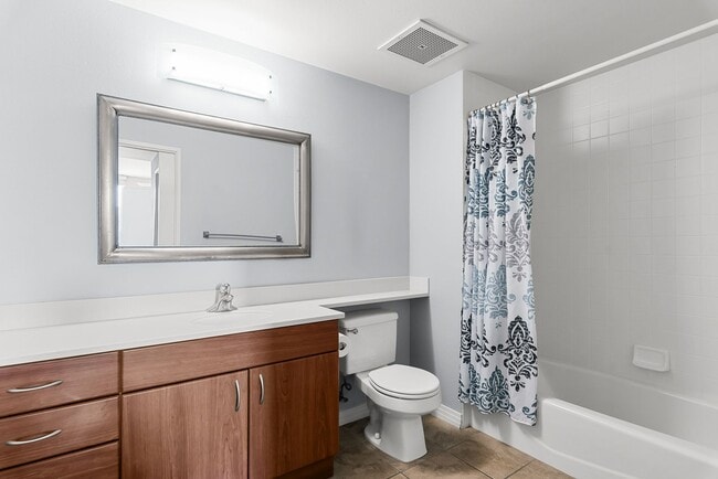 Building Photo - Walkable Little Italy Living – 3BR/3BA with Gated Parking