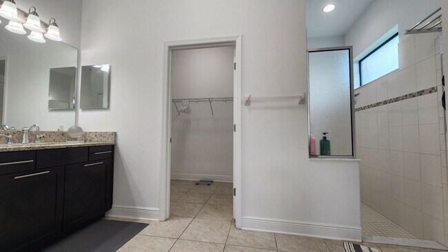 Building Photo - Lakeview Turnkey Furnished Home with Resor...