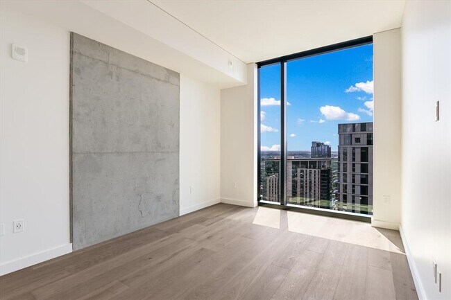 Building Photo - 610 Davis St