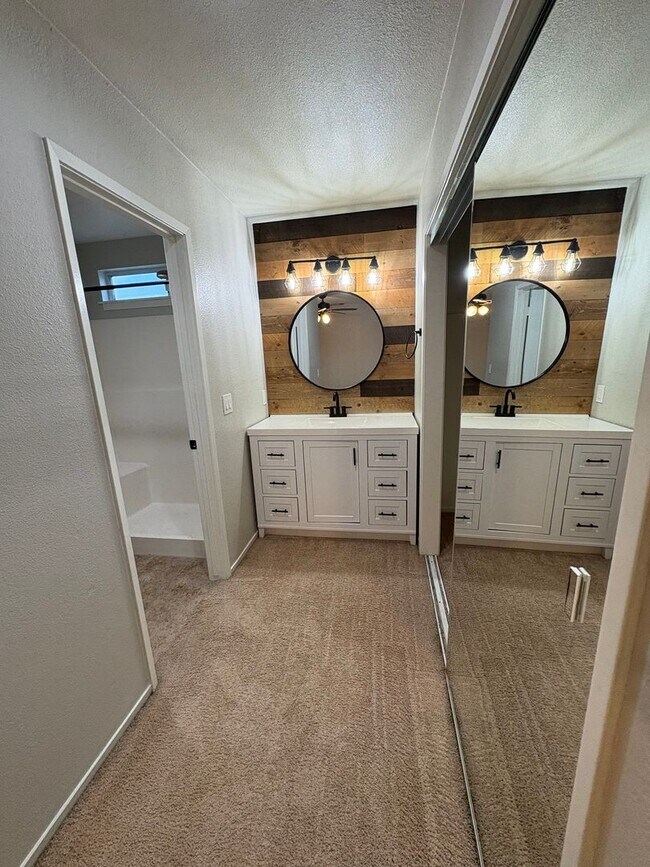 Building Photo - SW Visalia Home with Pool Available Now!