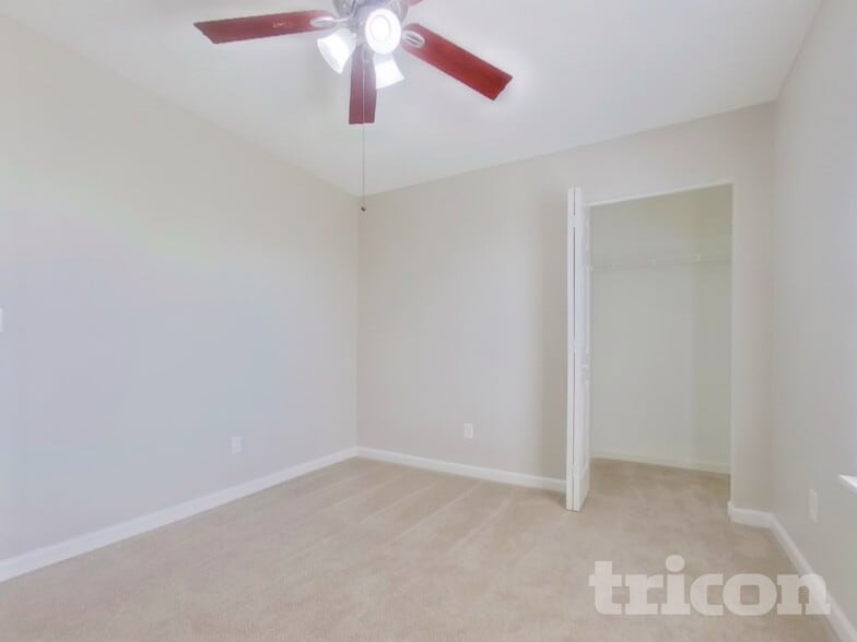 Building Photo - 390 Fox Trot Dr