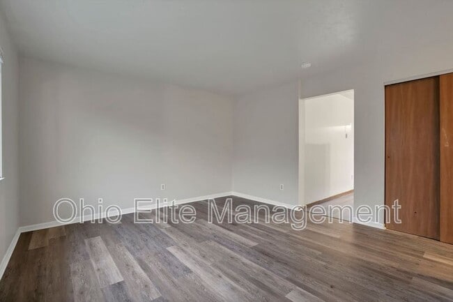 Building Photo - 2460 Hiawatha St