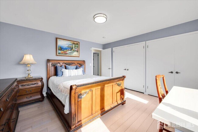 Building Photo - 950 Sunset Ridge